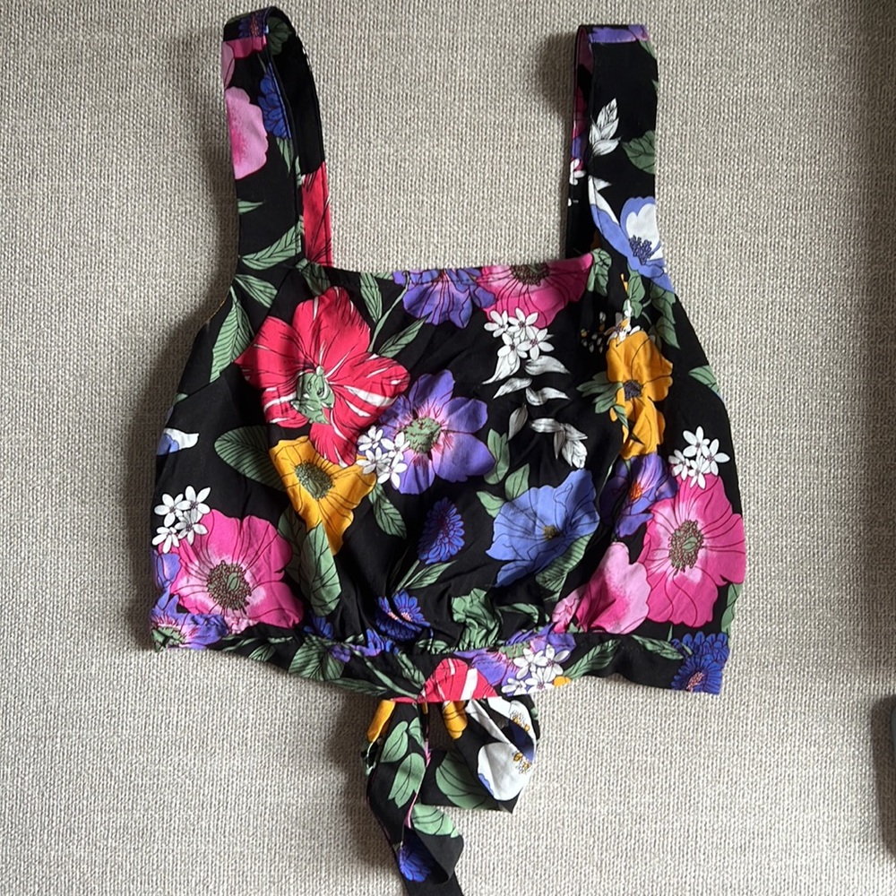NWT| Rachel Roy| Floral crop top with adjustable straps| XS